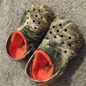 Crocs Fuzz Lined Camo